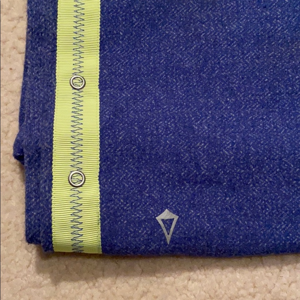 ivivva scarf - Picture 2 of 3